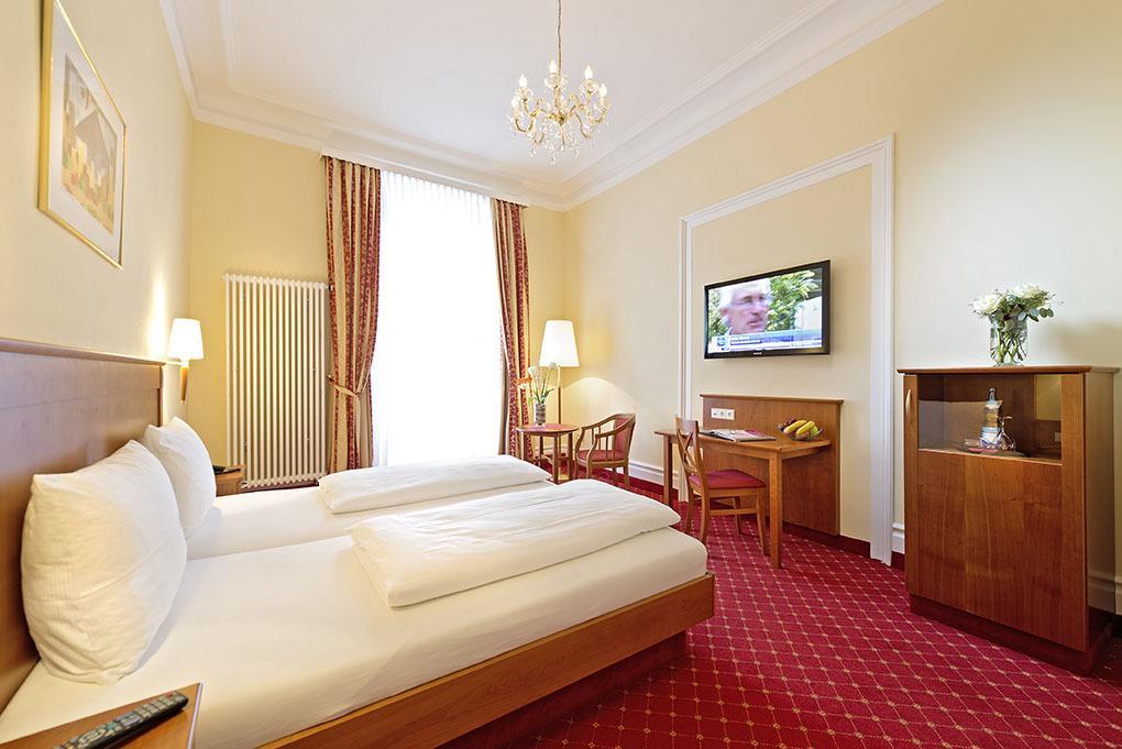 Hotel Schweizer Hof Baden-Baden Exterior photo
