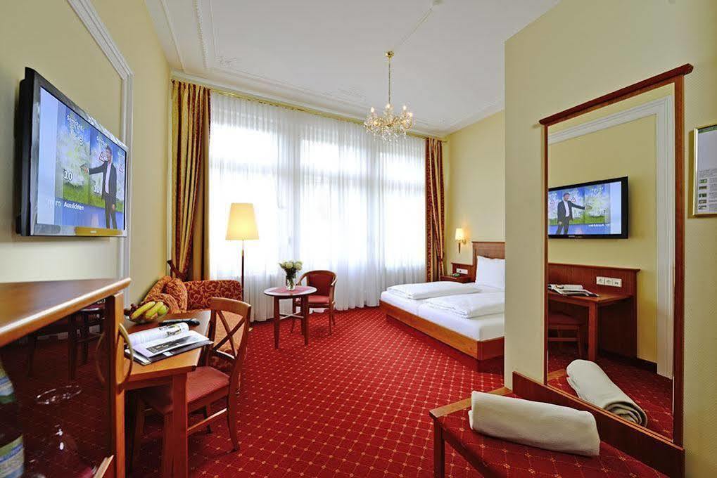 Hotel Schweizer Hof Baden-Baden Exterior photo