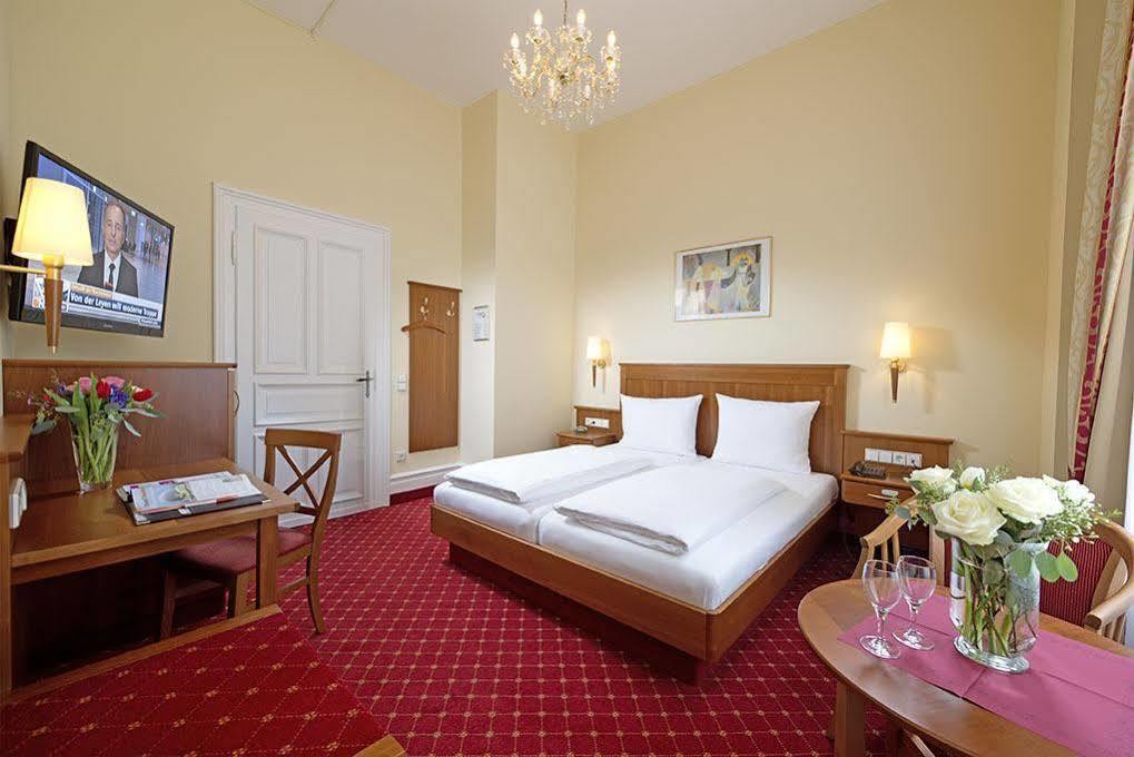 Hotel Schweizer Hof Baden-Baden Exterior photo